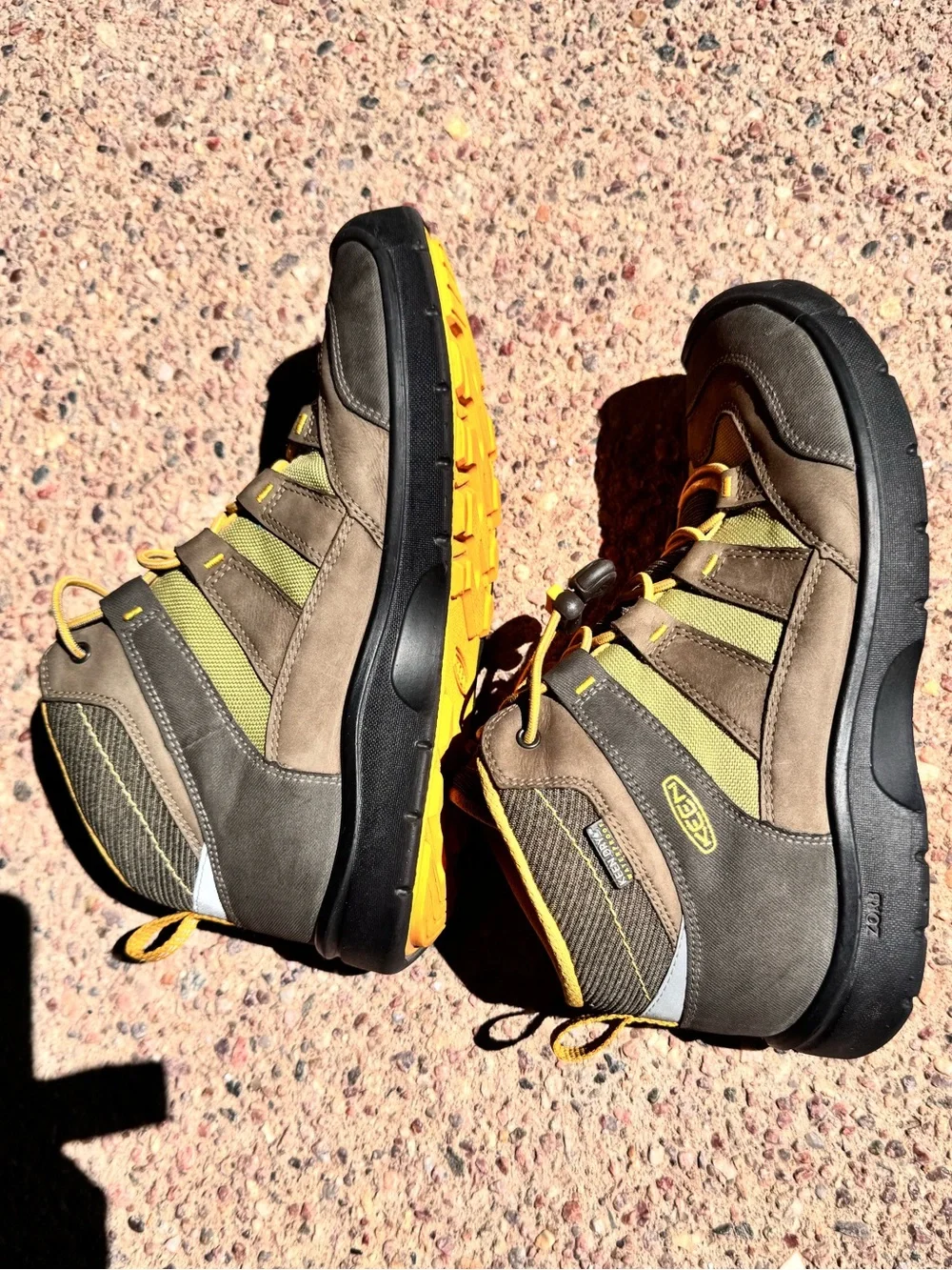 LUC KEEN big girls/women sz 5 gold and green Hiking Shoes
